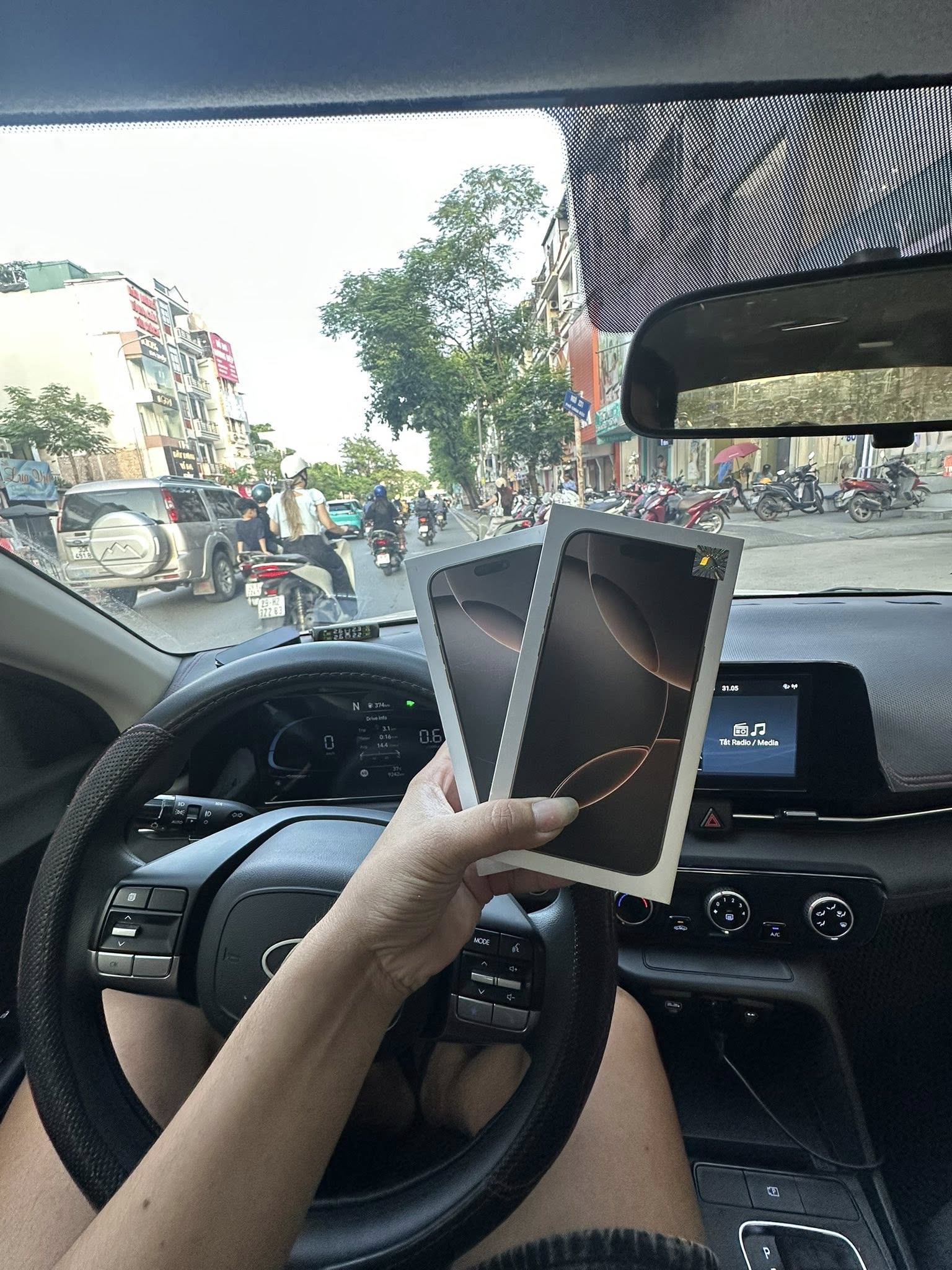 Một trong những dịch vụ nổi bật tại PT Mobile là chương trình thu cũ đổi mới iPhone với giá cạnh tranh.